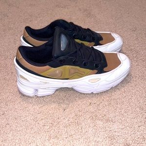 🔥🚨ADIDAS X RAF SIMMONS OZWEEGA🔥🚨
